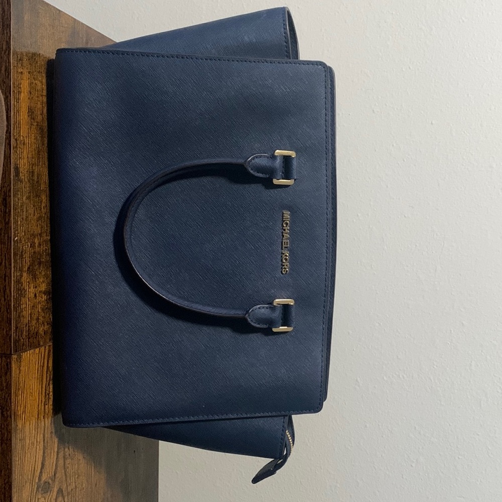 Midnight blue Michael Kors bag with gold accents